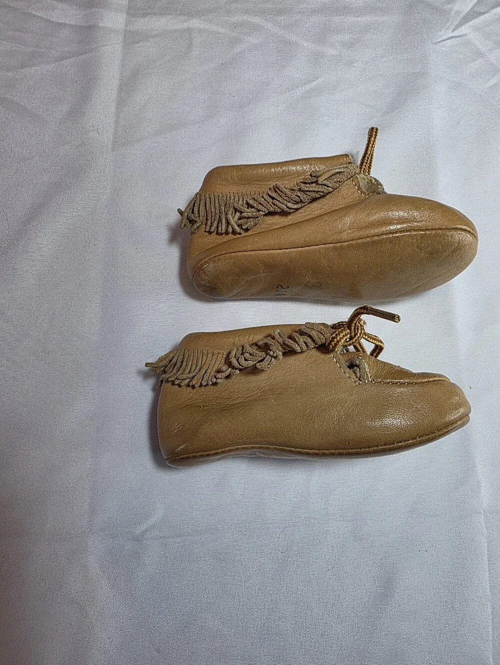 Vintage Baby Tan Leather Minnetonka Moccasin Shoes w Bead Detail Size 3 EUC